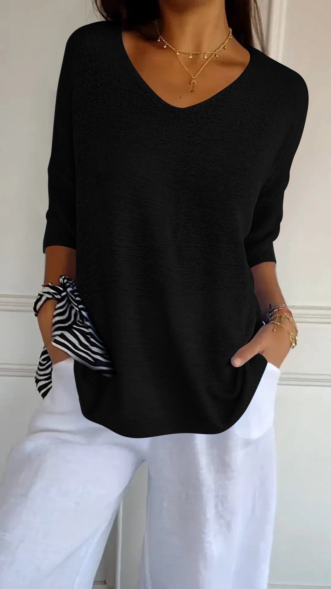 Luna Lightweight V-Shirt