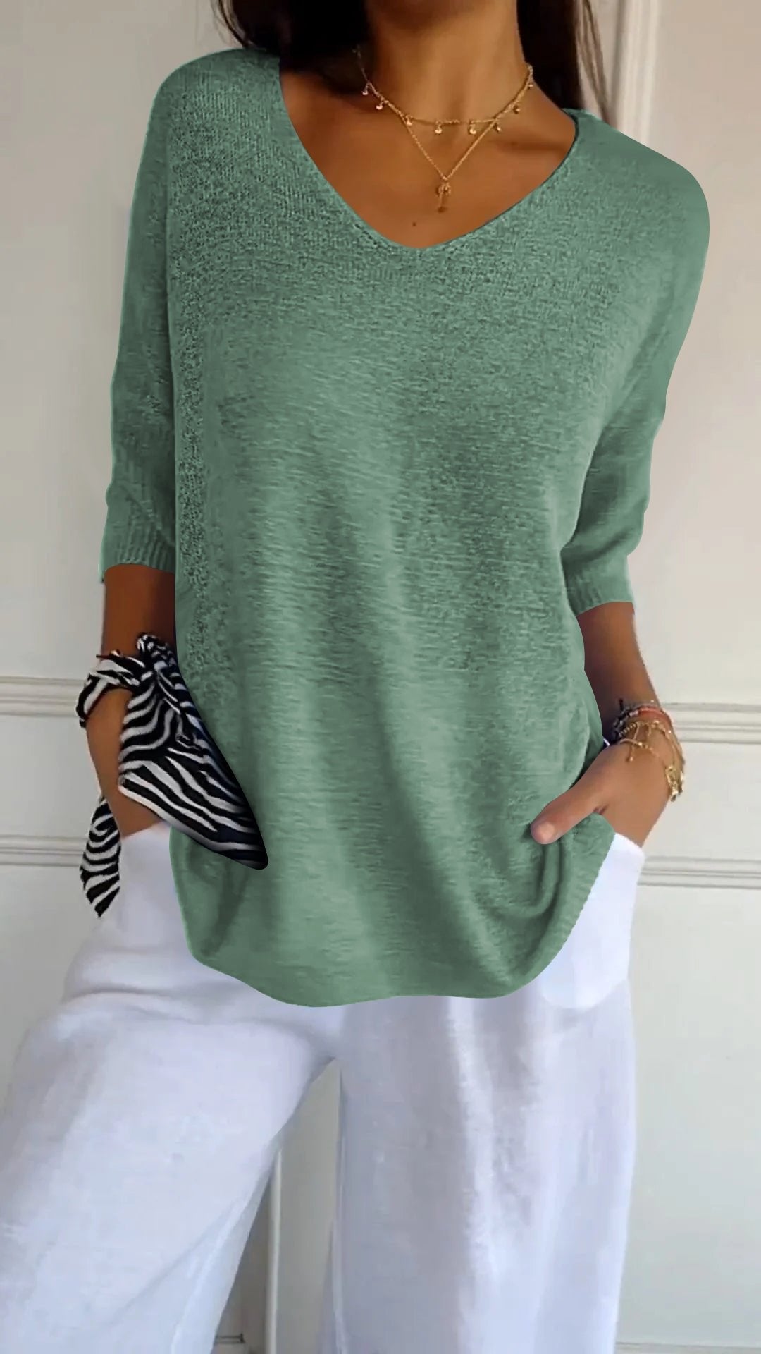 Luna Lightweight V-Shirt